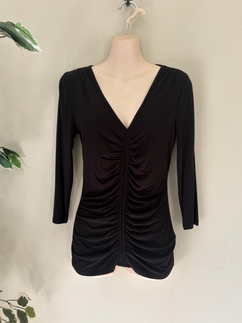 White House Black Market Black Stretch V-neck Top NWT Sz XXS
